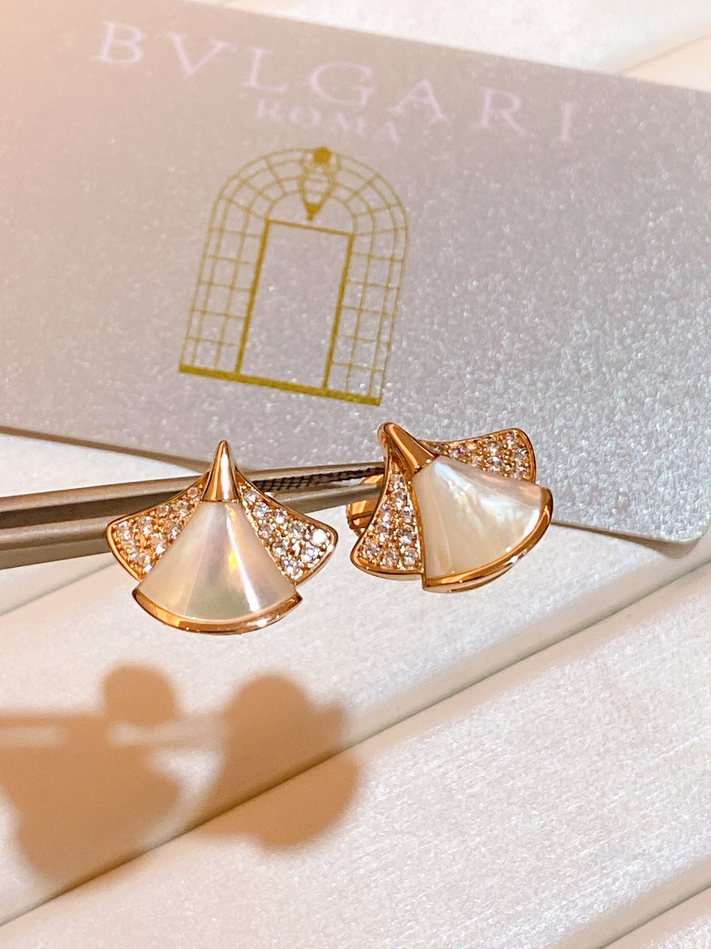 Bulgari diva white mother-of-pearl earrings