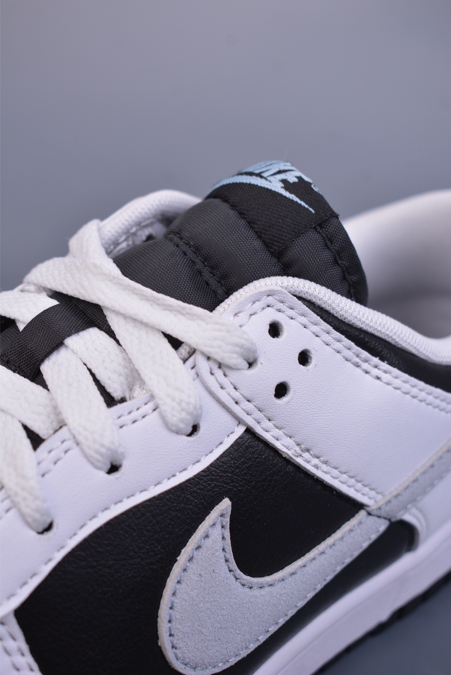 Nike SB Dunk Low sneakers white and black panda IB 4320-141