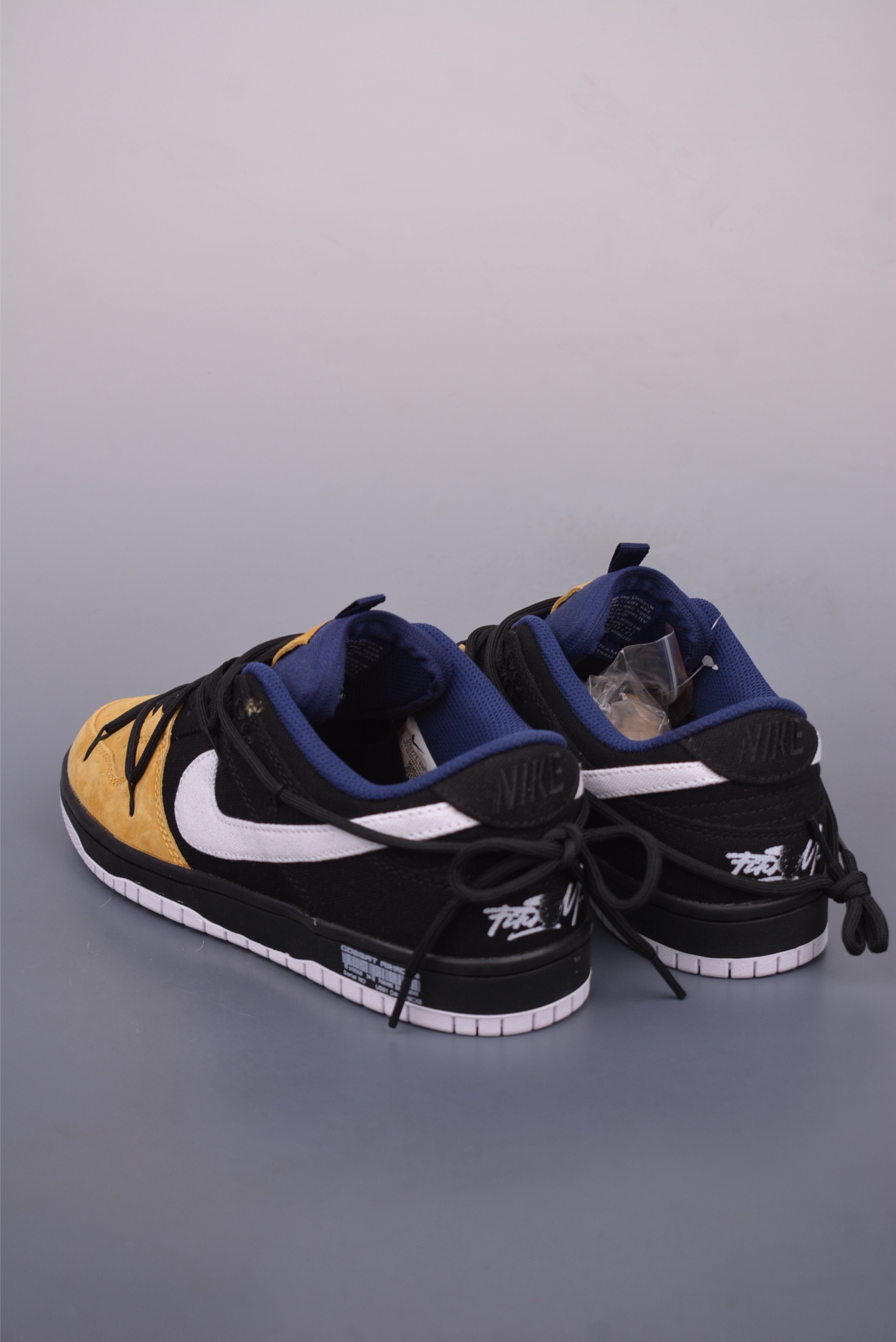 Nike SB Dunk Low 