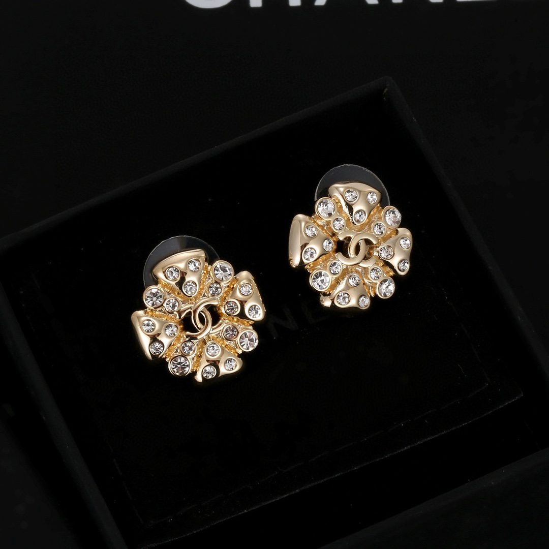 Chanel four-leaf clover diamond earrings
