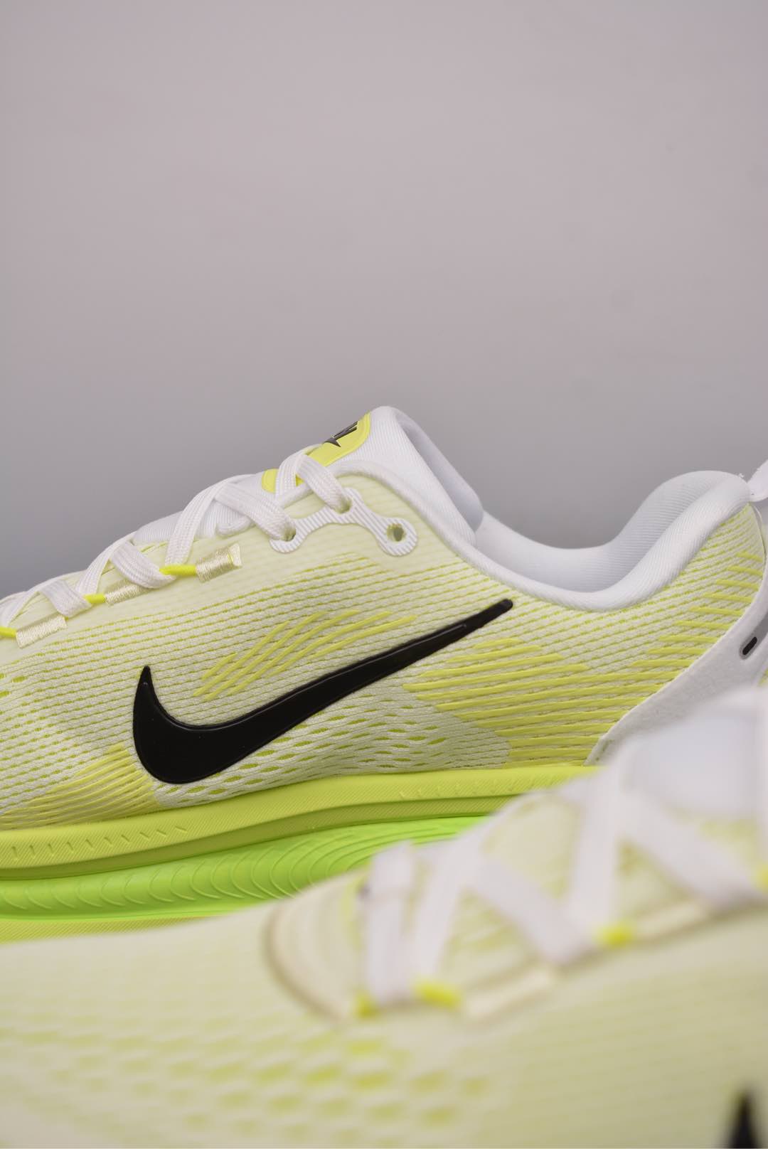 Nike Vomero 18 ZoomX Beige Black Volt