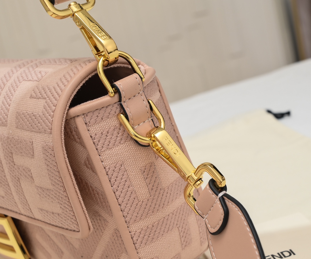 FENDI Baguette Shoulder Bag 1002