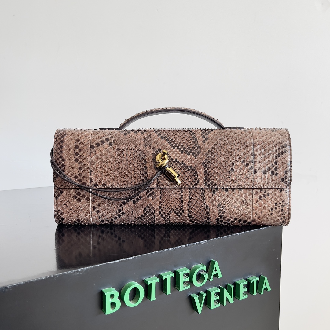 Bottega Veneta andiamo clutch 794945