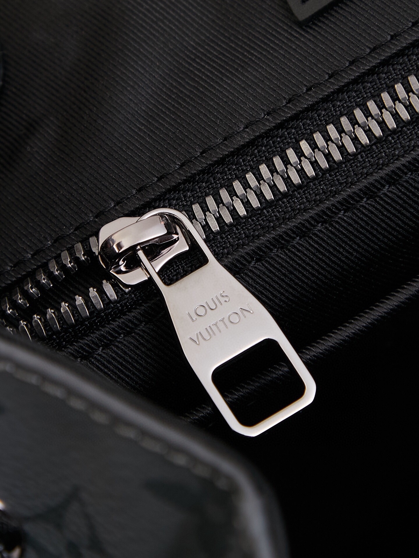 Louis Vuitton CHRISTOPHER Small Backpack Series m46331