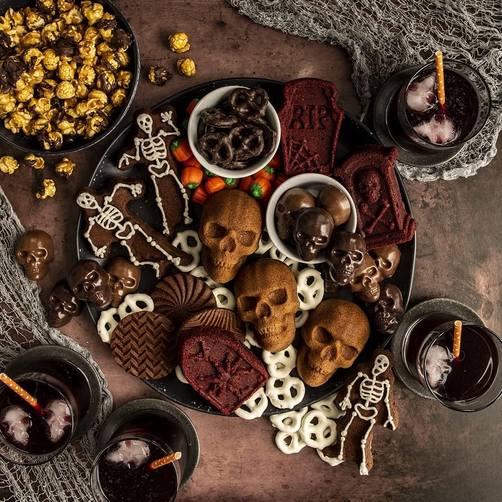 Halloween Bakeware-Haunted Skull Cakelet Pan