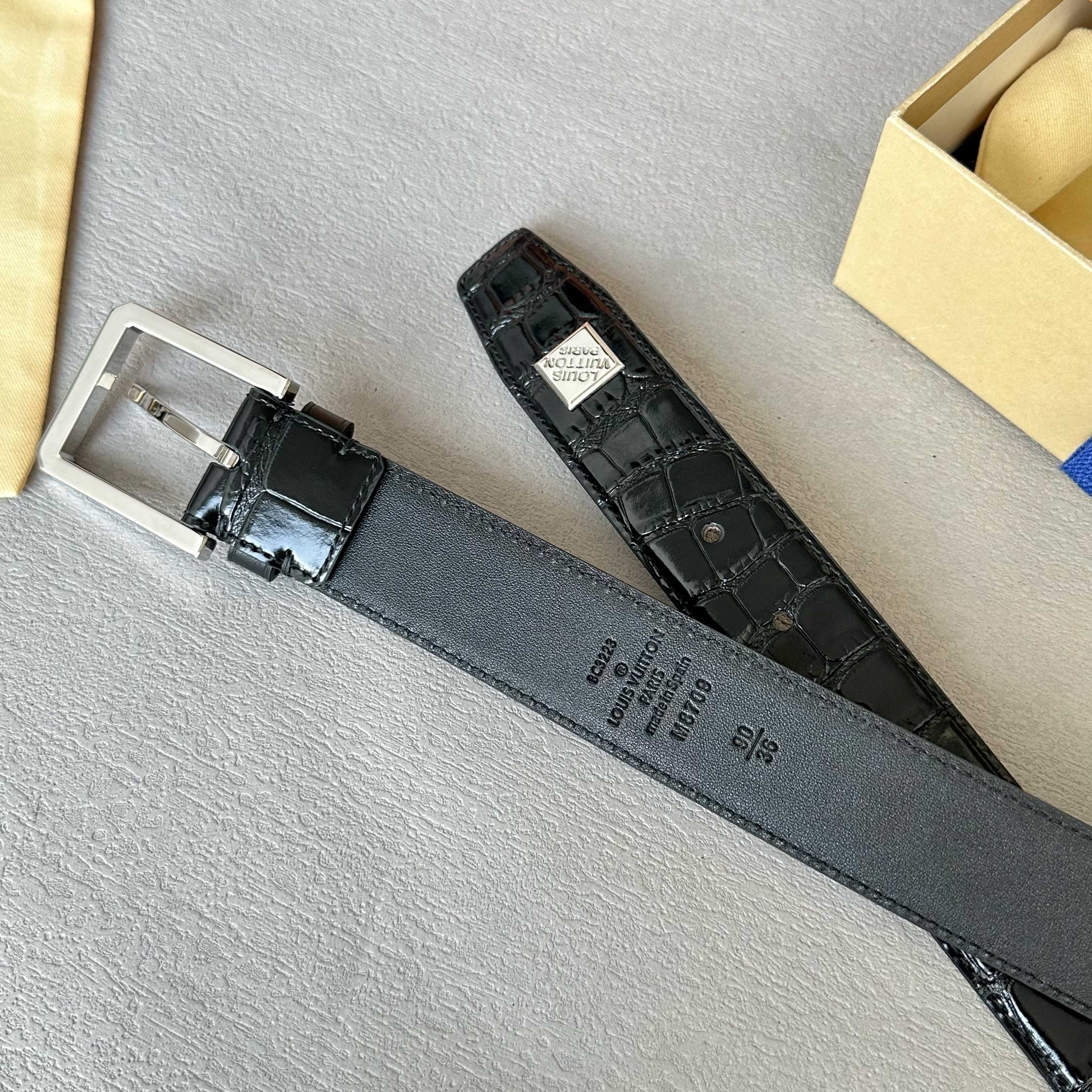 Louis Vuitton Crocodile Pattern Pin Buckle Men's Belt 3.5CM