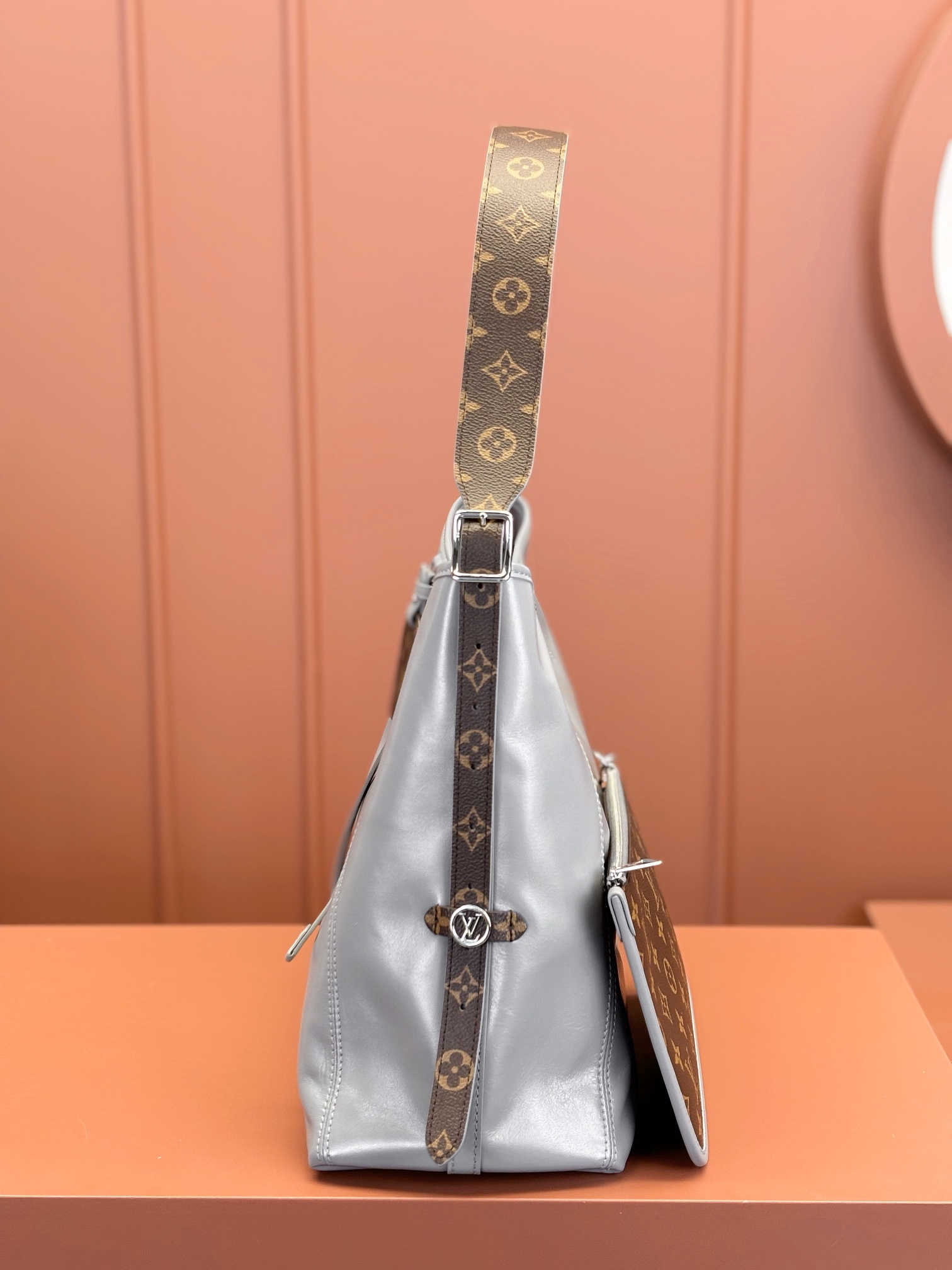Louis Vuitton CARRYALL DARK Medium Handbag M12583
