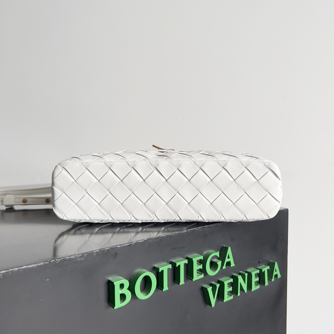 Bottega Veneta 2024 Woven Zippered Baguette Bag 789109
