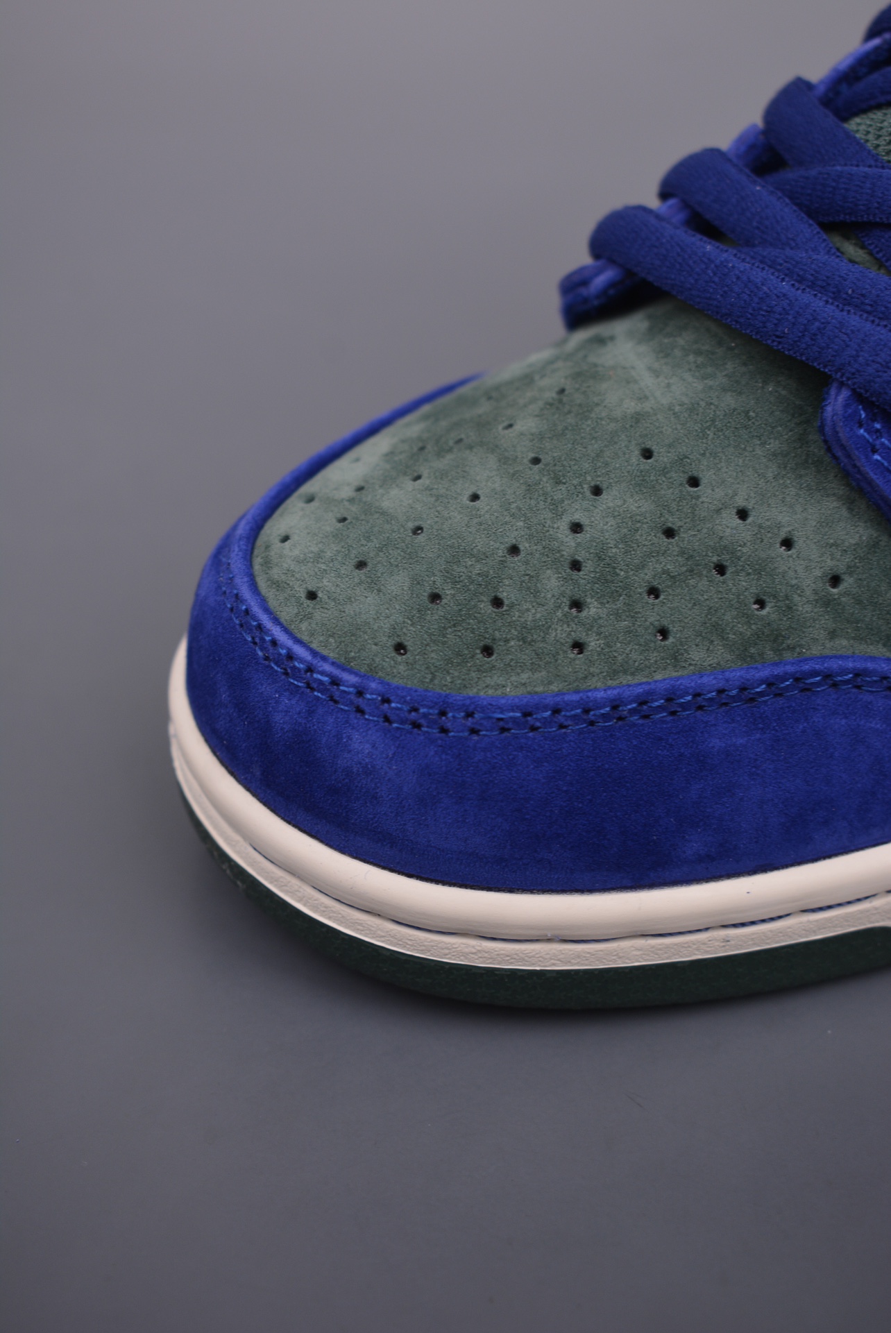 Nike SB Dunk Low Pro Deep Royal Blue suede blue and green HF3704-400