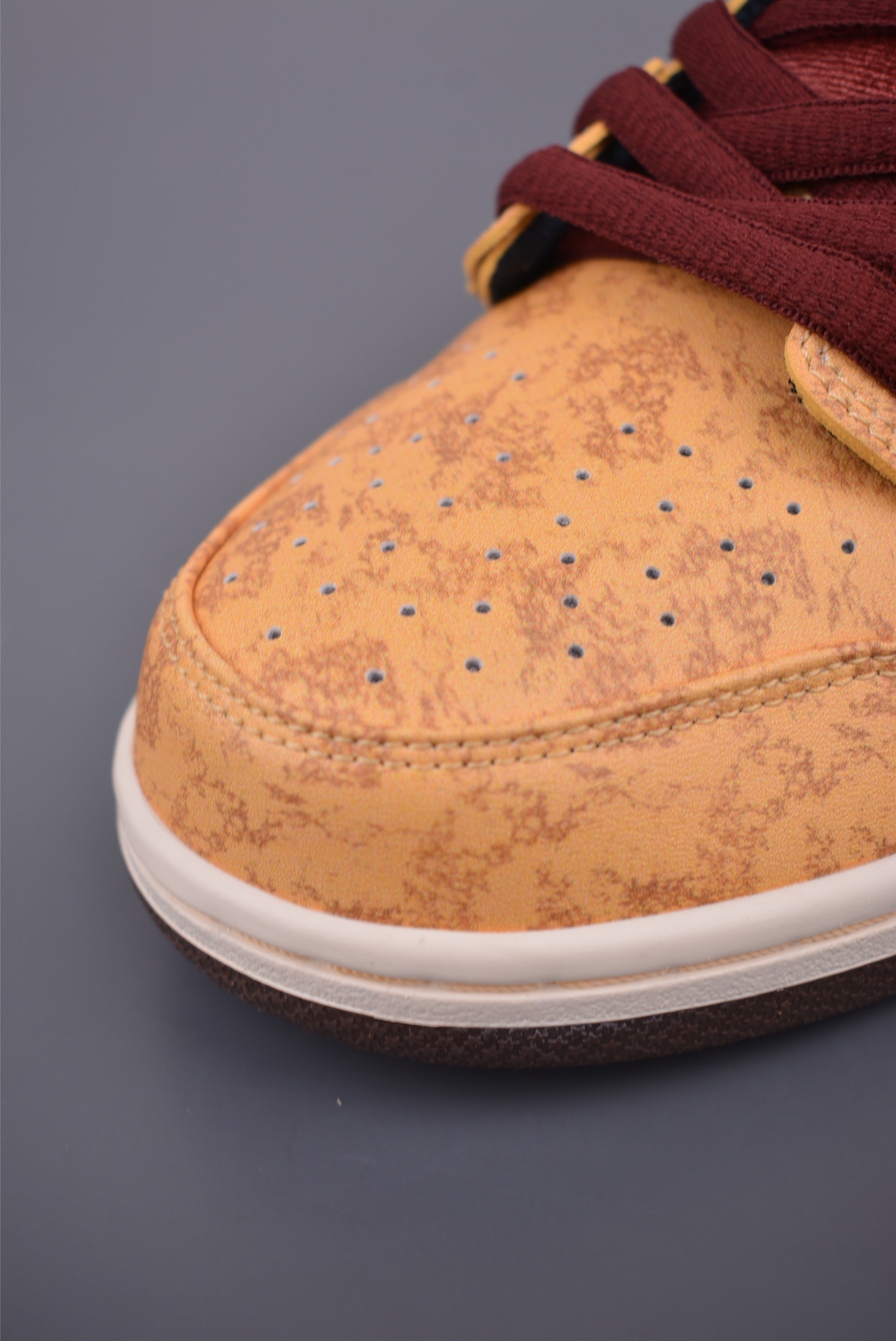 Nike SB Dunk Low “City Of Cinema” FZ1278-200