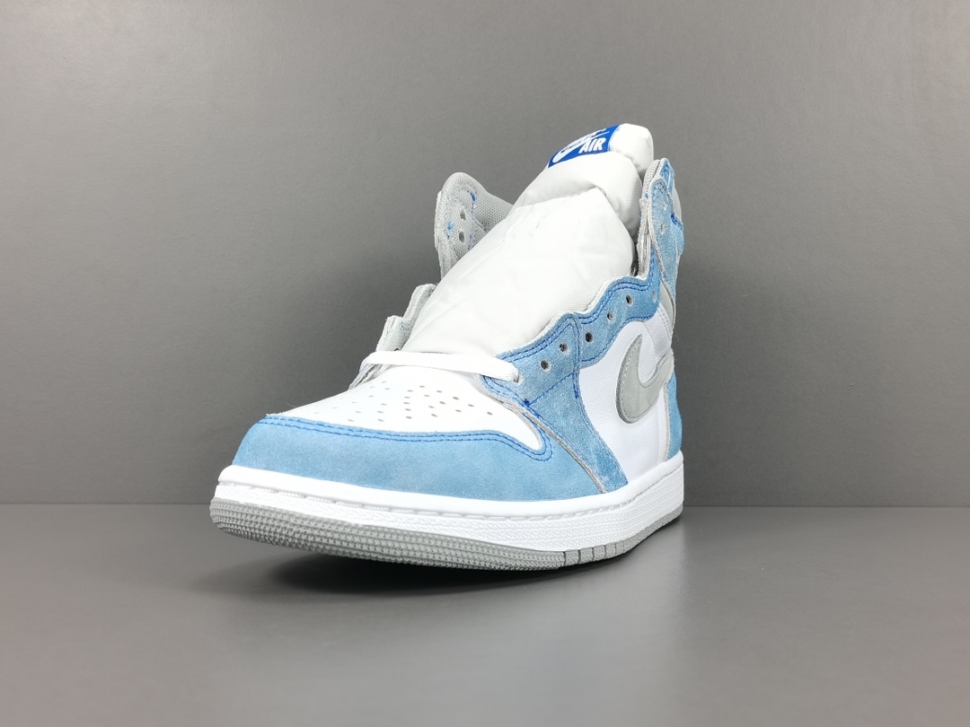 Air Jordan 1 Retro High OG Hyper Royal 555088-402
