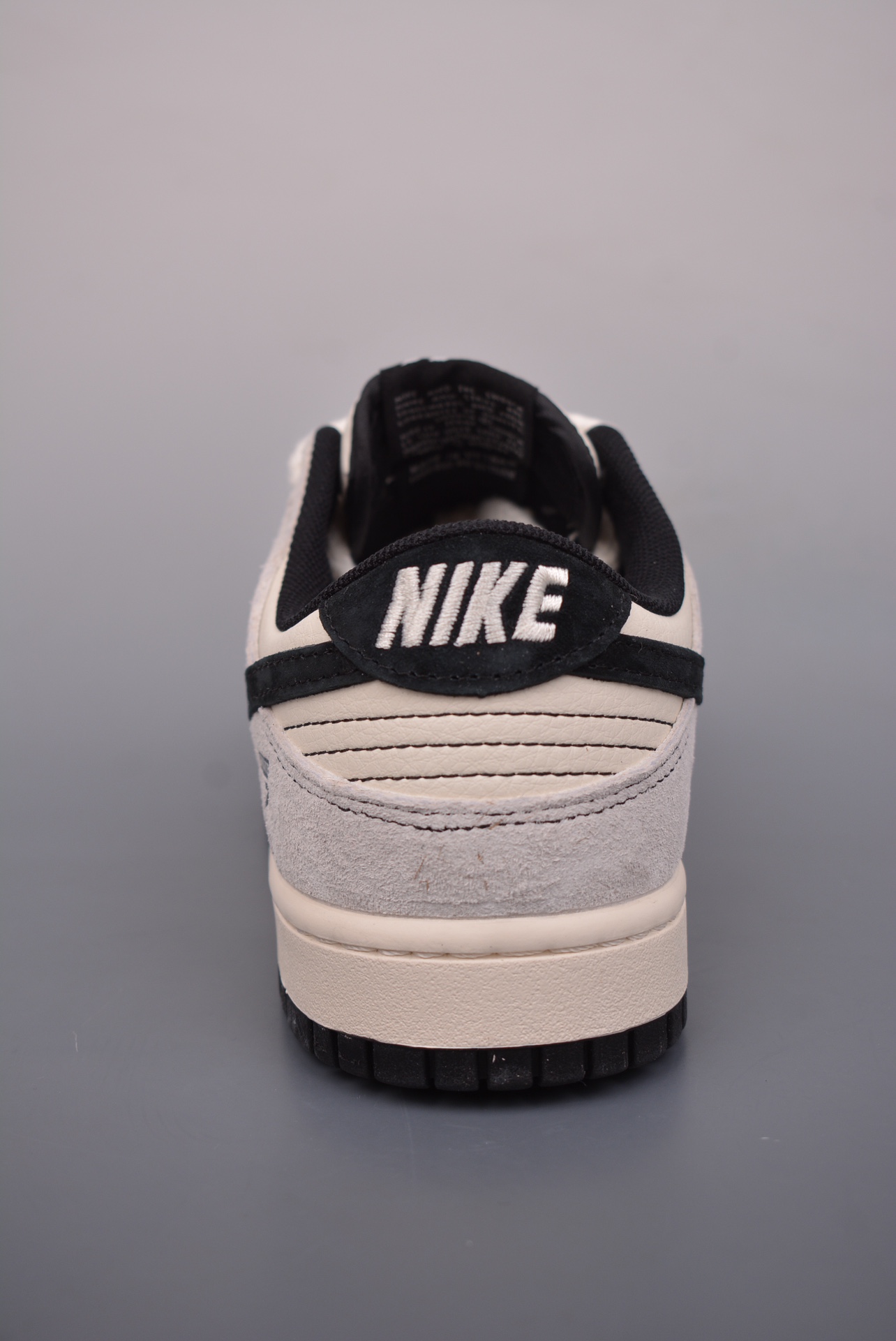 Off-White™ x Nike SB Dunk Low Off-White Off-White Grey YX5066-212