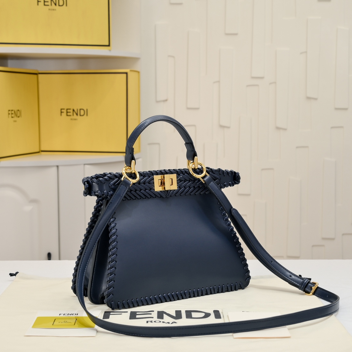 FENDI BAGUETTE Medium Handbag 3318
