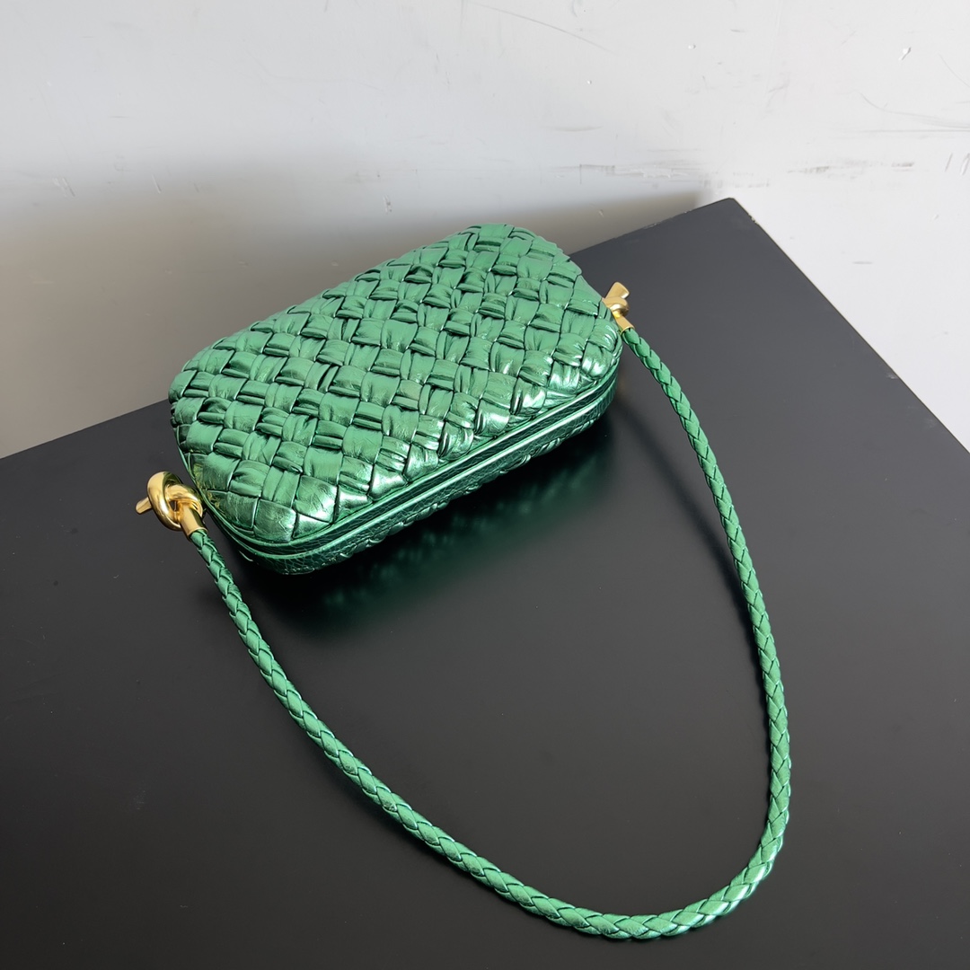 Bottega Veneta Knot woven evening bag 717623