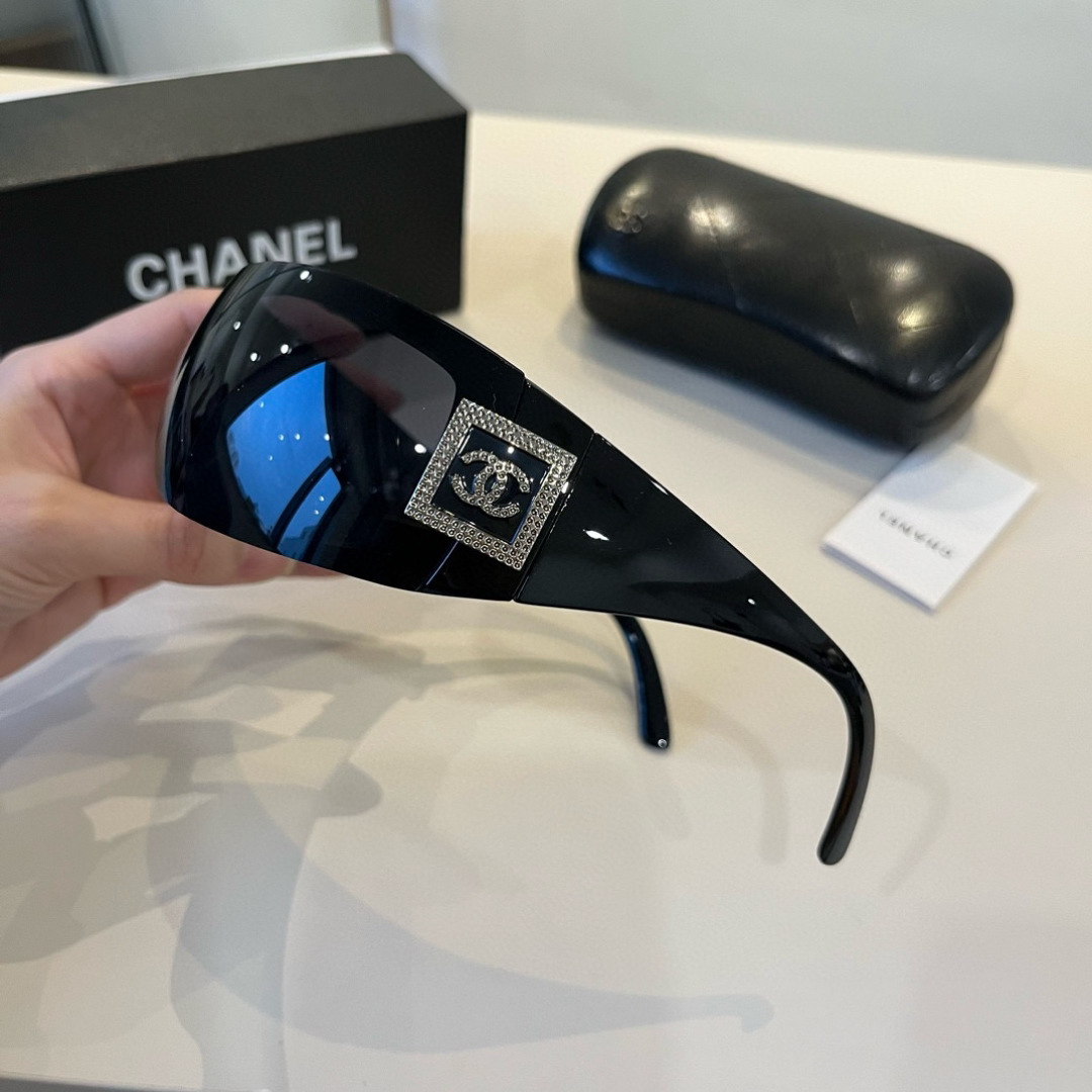Chanel round frame sunglasses