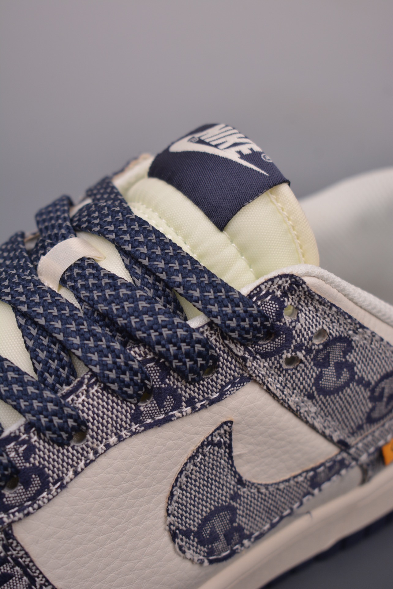 Gucci x Nike SB Dunk Low Esquisite Gucci white and blue BB9676-313