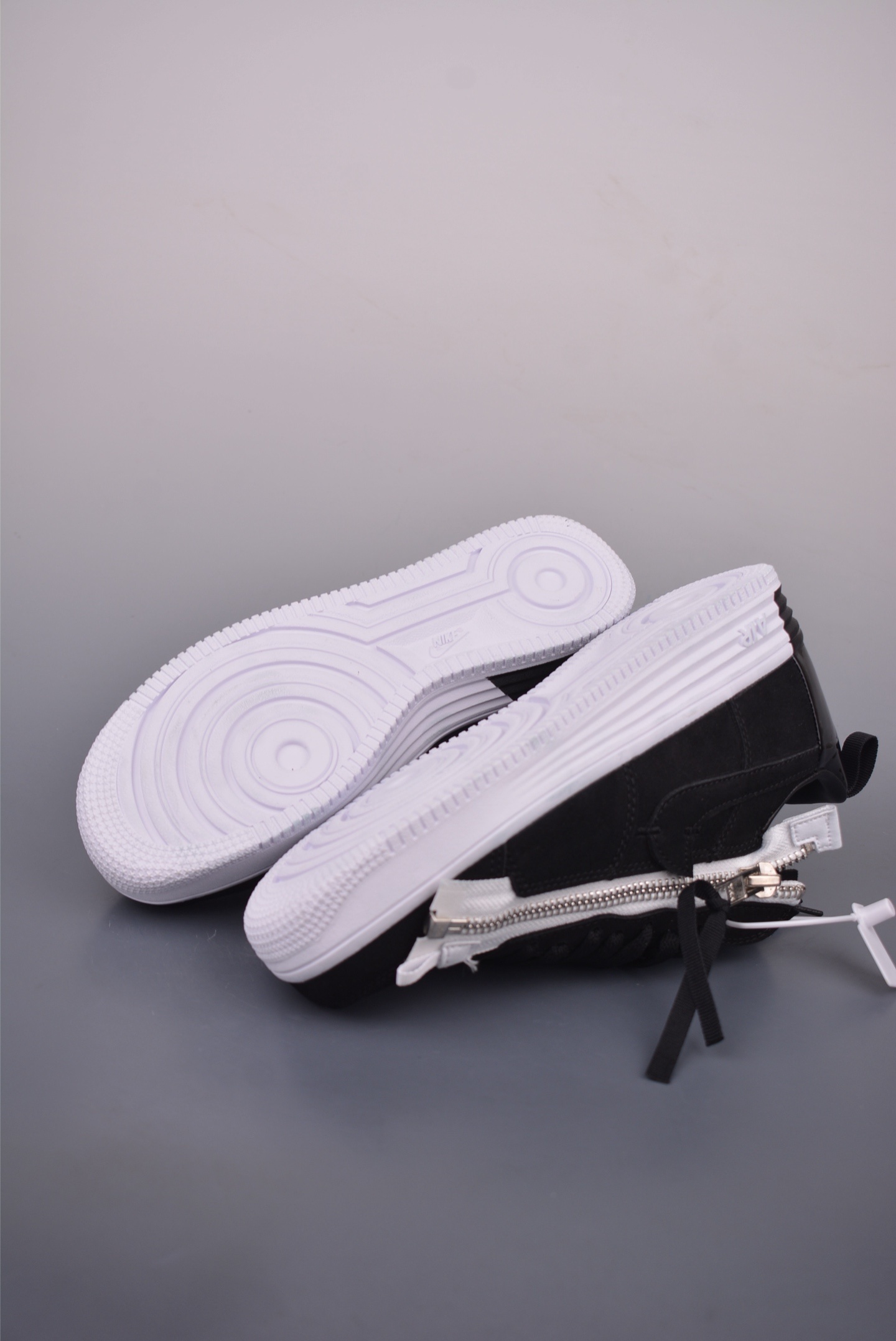 ACRONYM x NikeLab Lunar Force 1 “Black White” 698699-001