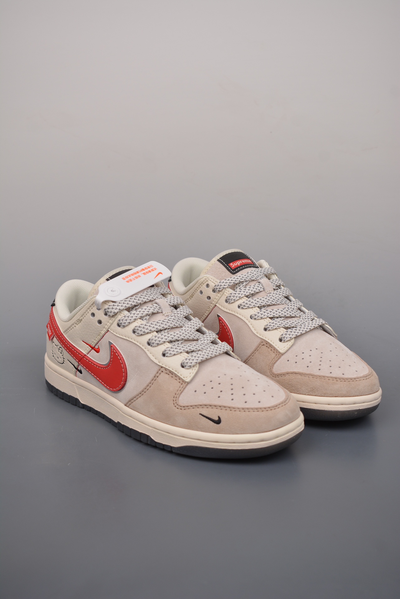 《Hello Kitty》x Nike By You SB Dunk Low RetroHello Kitty And Friends XY1688-018