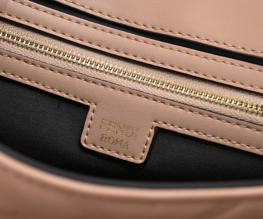 FENDI Baguette Handbag 6608