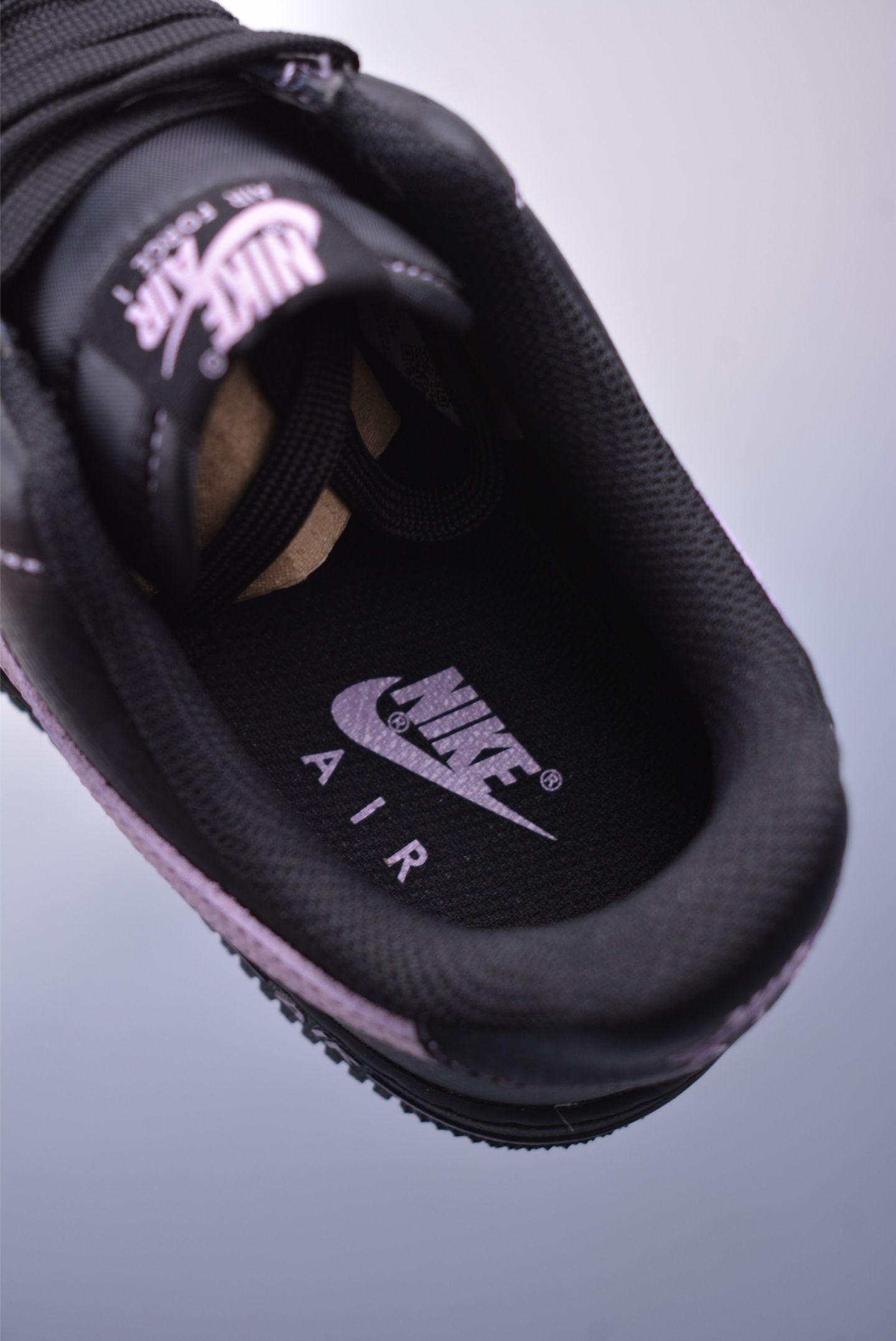 OFF WHITE x Nike Air Force 1’07 Low “Leather Black Pink” HQ2073-001