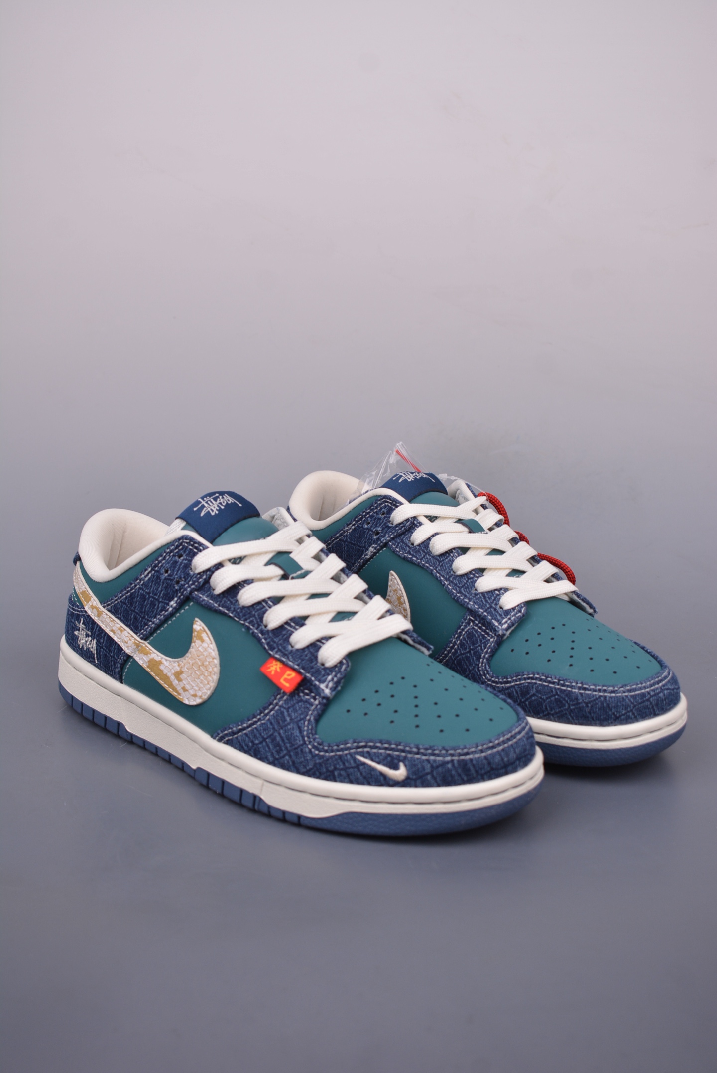 Nike SB Dunk Low sneakers 25 Year of the Snake Limited Edition Snake Denim Blue CH8311-112