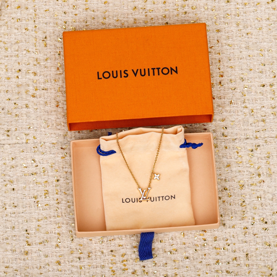 Louis Vuitton White Set Necklace