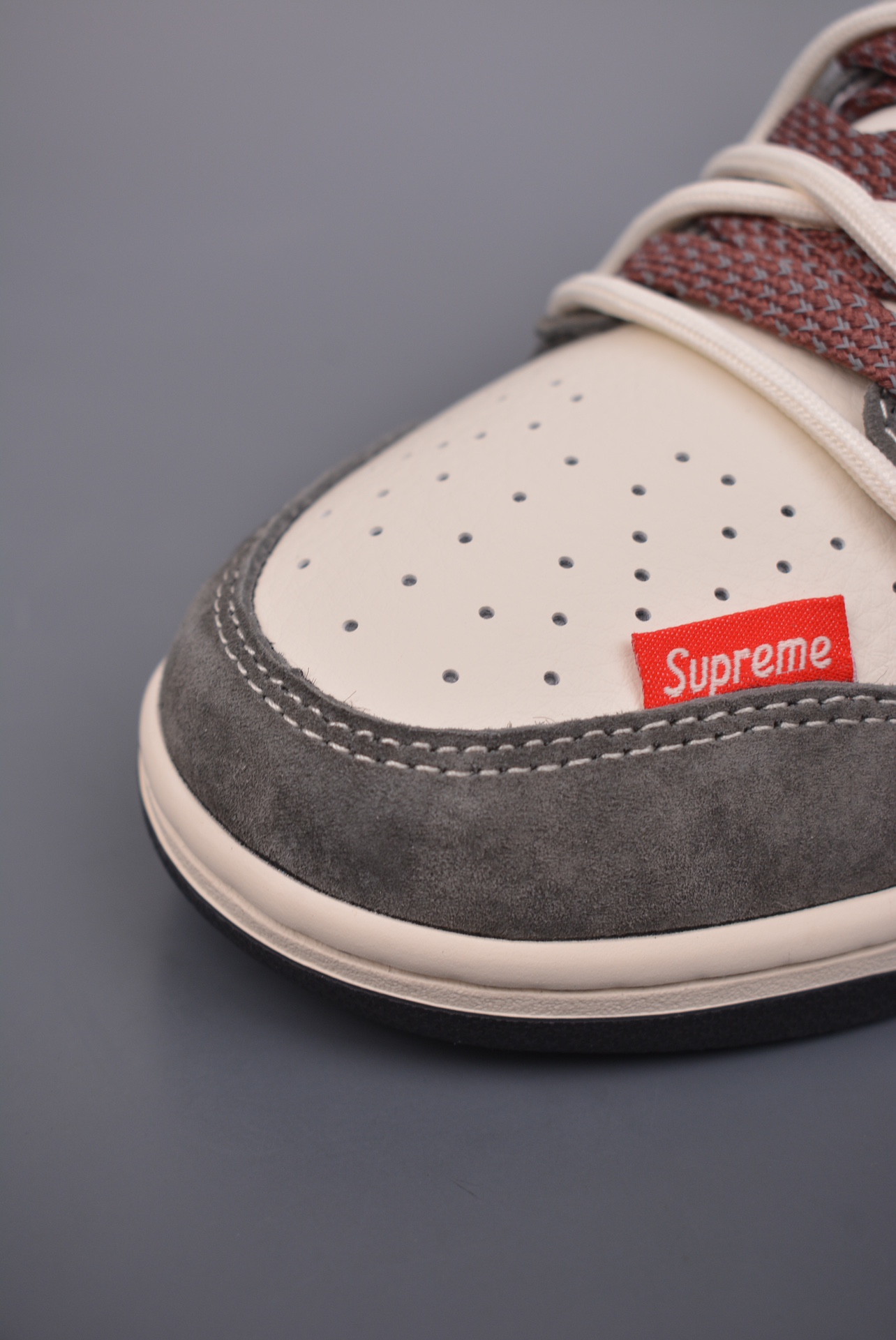 Supreme x Nike By You SB Dunk Low Retro SP Supreme Dark Grey Off-White XS1186-102