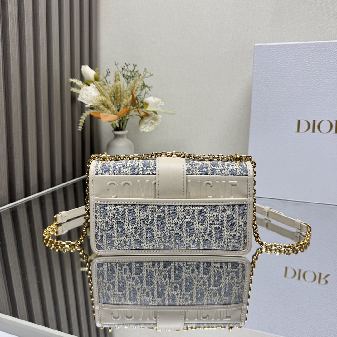 Dior Montaigne Raffia Collection 9207