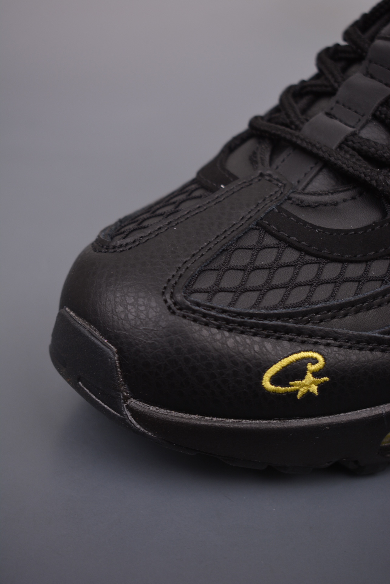 NIKE Air Max 95 Air Cushioned Running Shoes Black and Gold