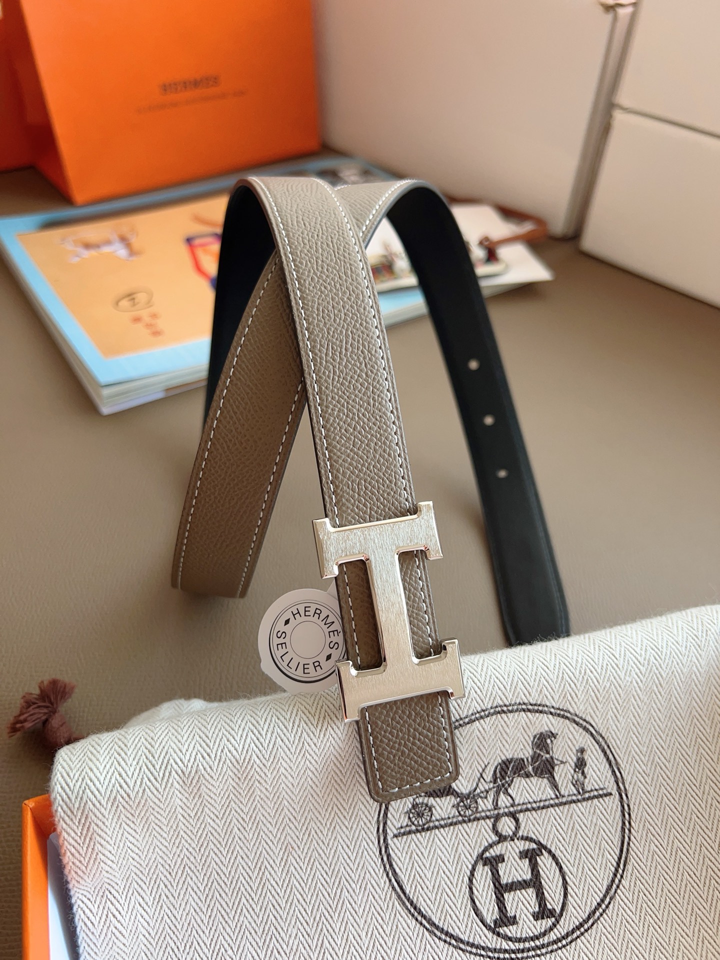 Hermès 2025 New Women's Double-Sided Belt 2.4cm Width