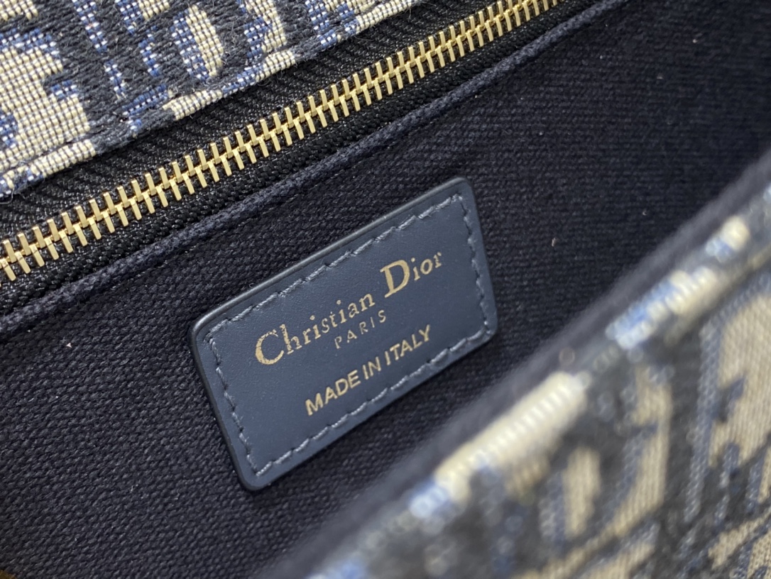 Dior Montaigne 30 monogram chain bag