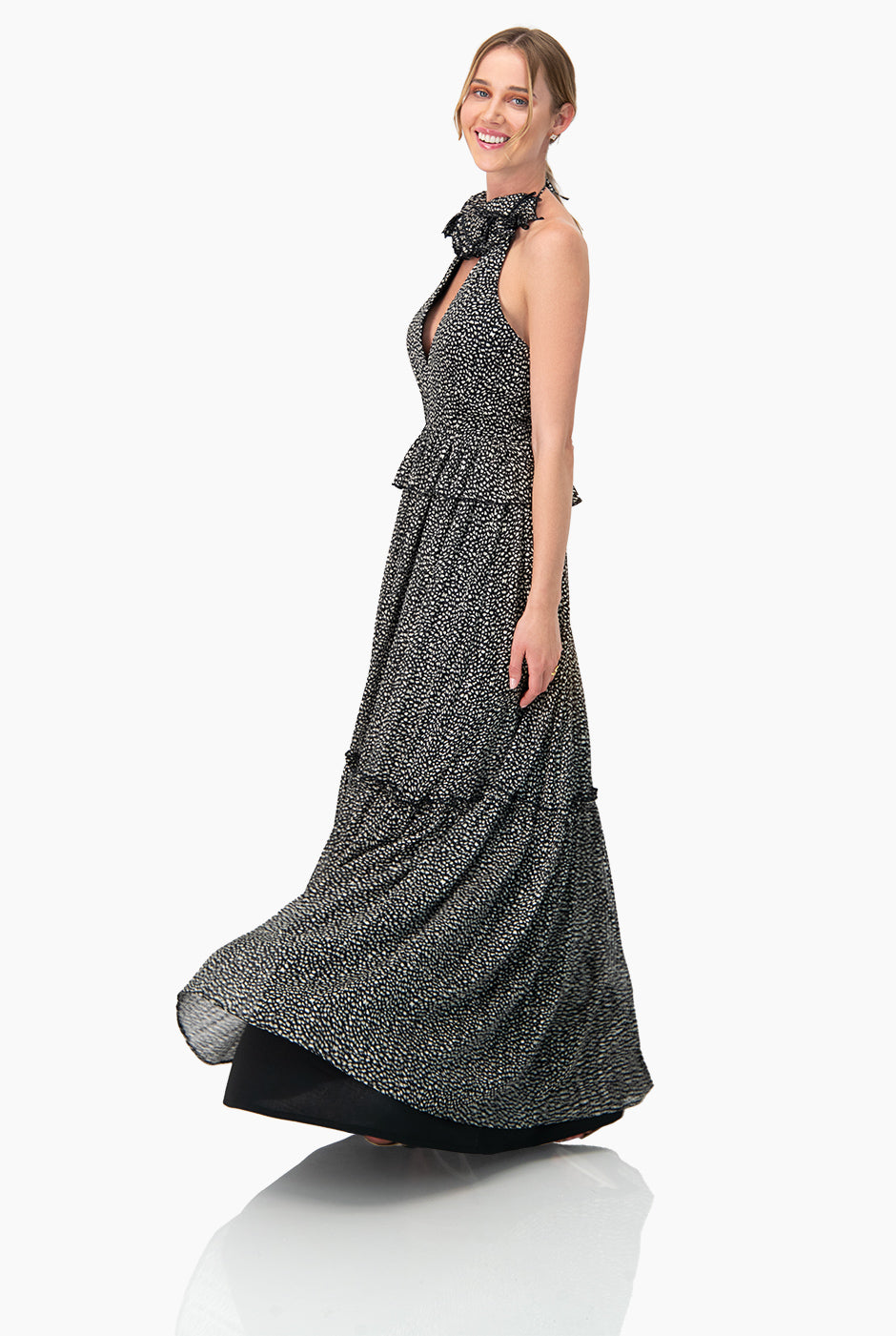 Vestido largo con estampado y cuello halter