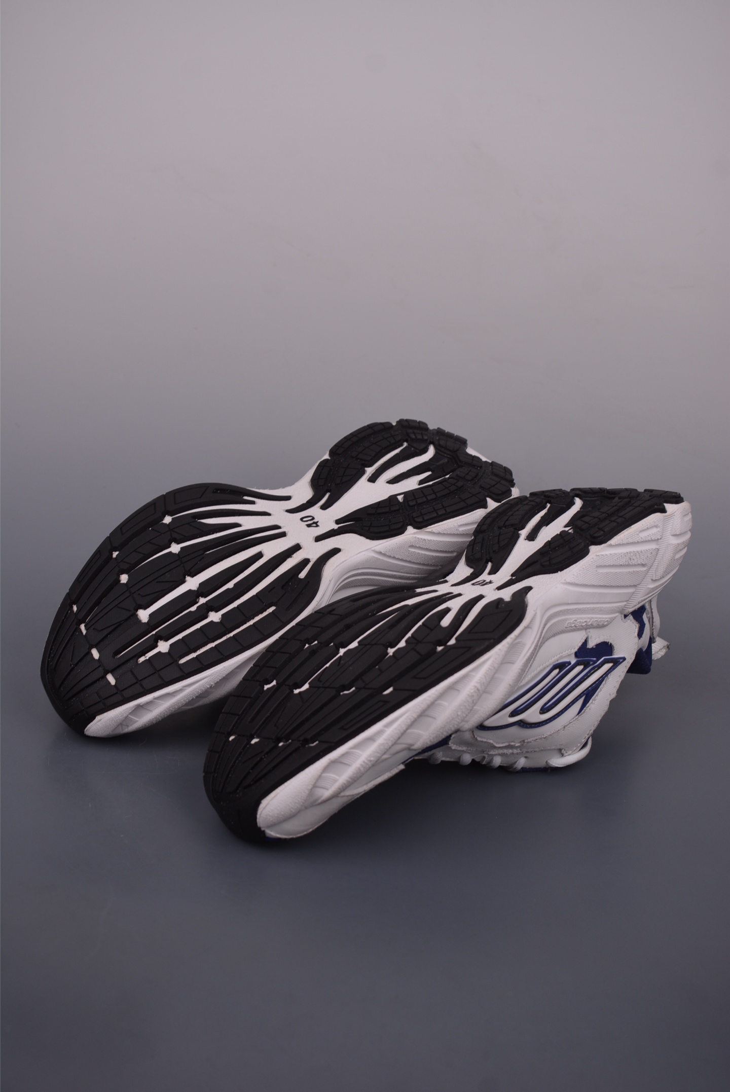 BALENCIAGA Monday Sneaker 