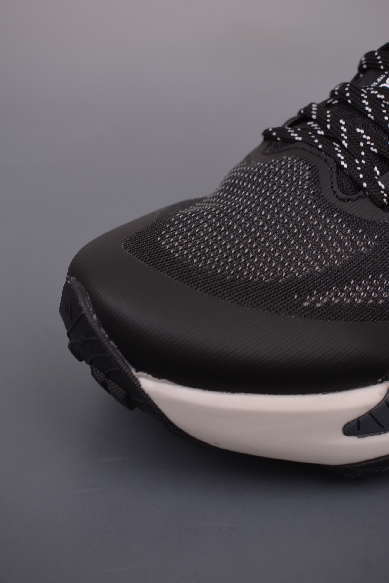 The North Face Altamesa 500 sneakers black and white NF0A8A9PSOC