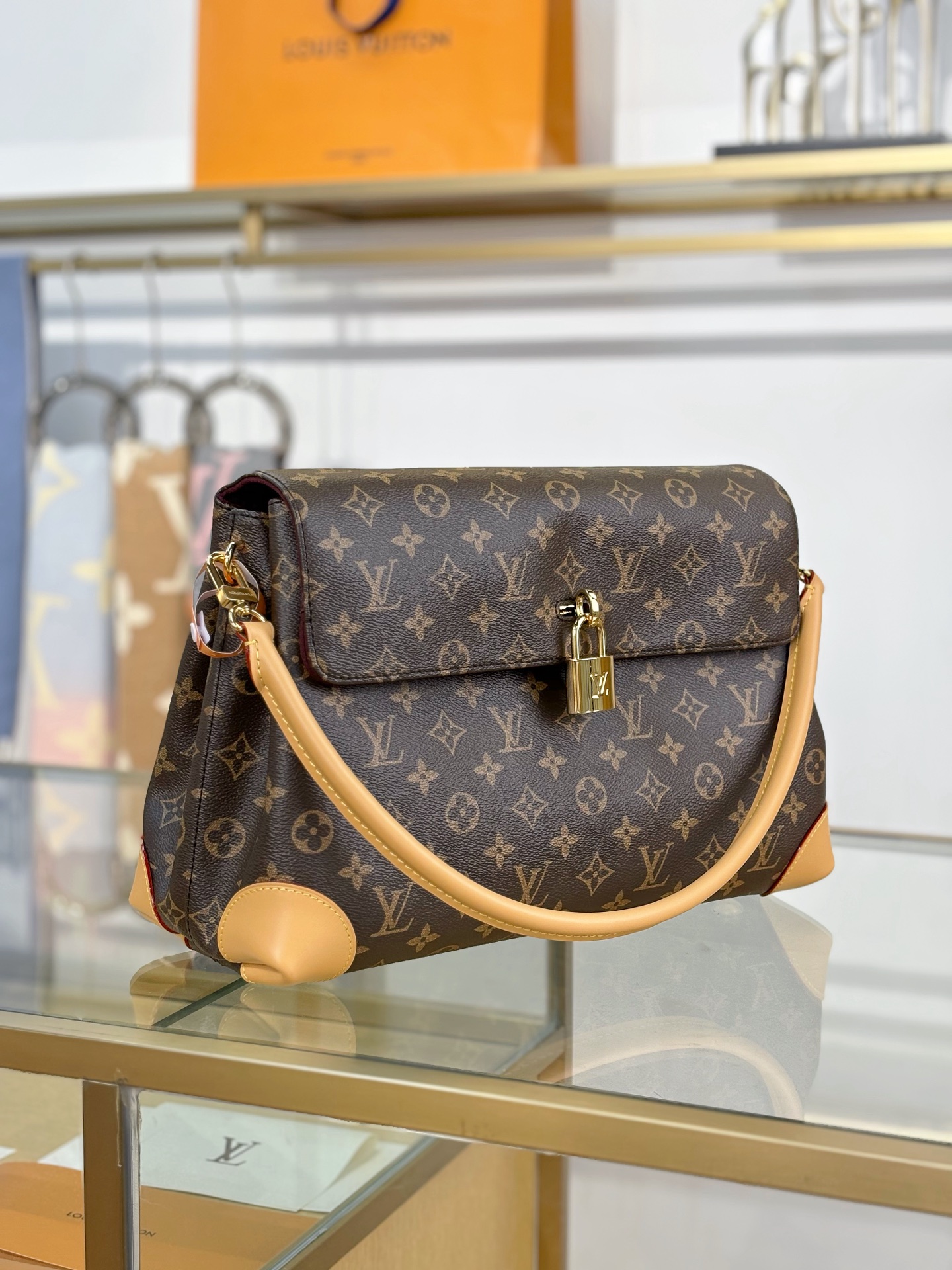 Louis Vuitton HIDE AWAY Medium Handbag M14473