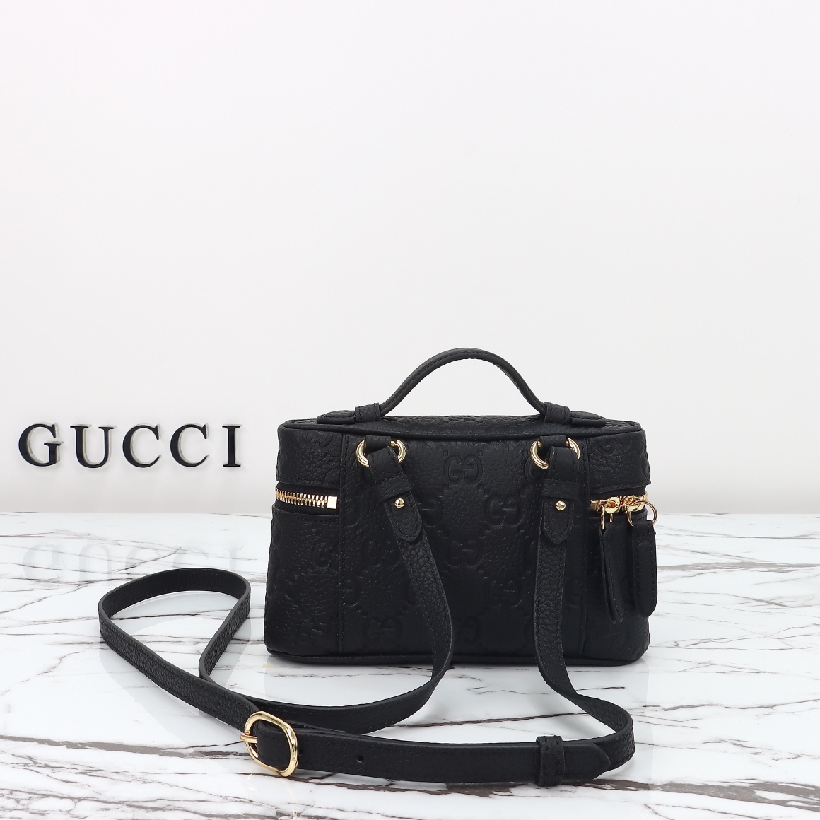 Gucci GG Emblem series small handbag ‎815949 AAEEM 1000