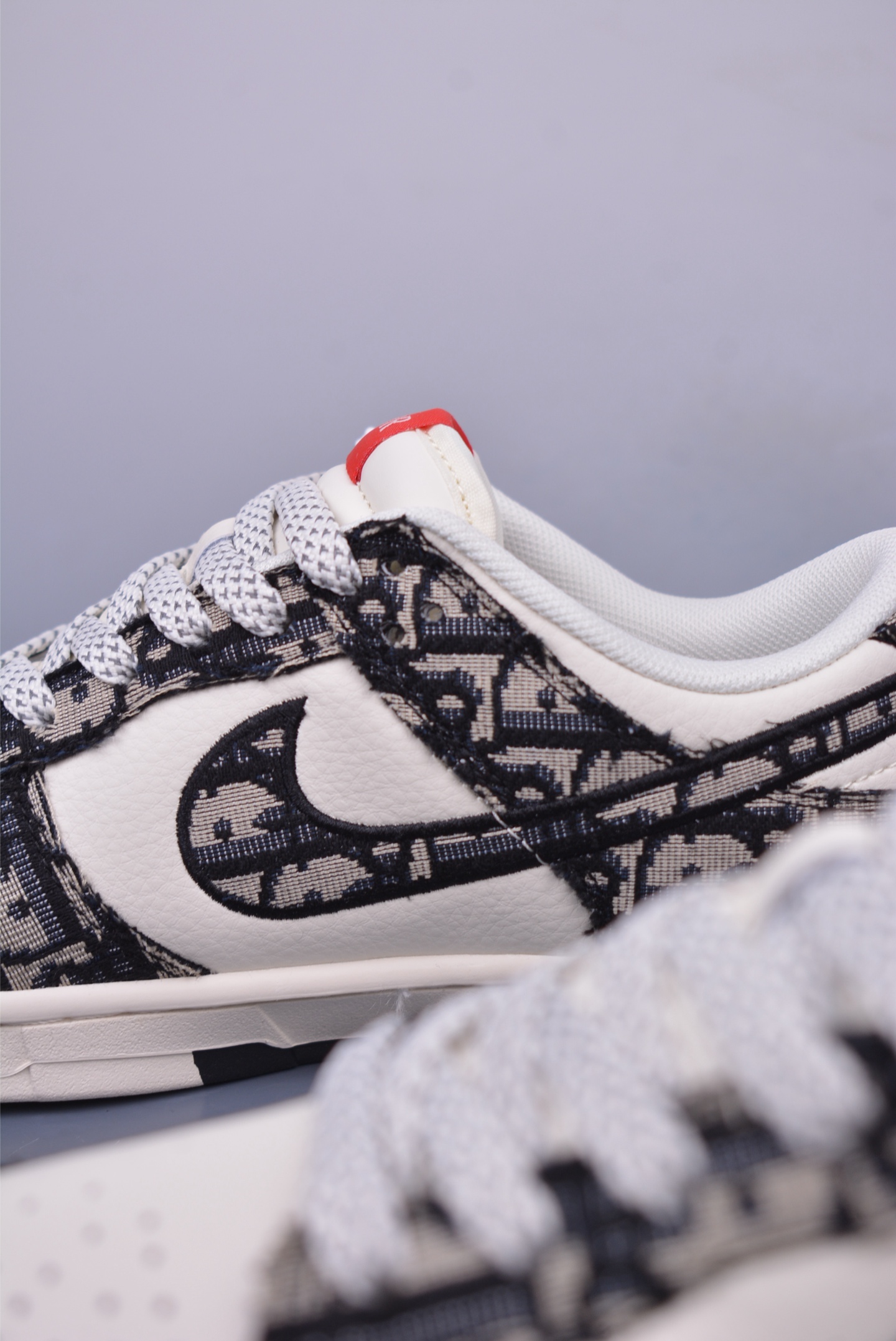 Dior x Nike SB Dunk Low Low-top Sneakers Black and White Print SJ2558-015