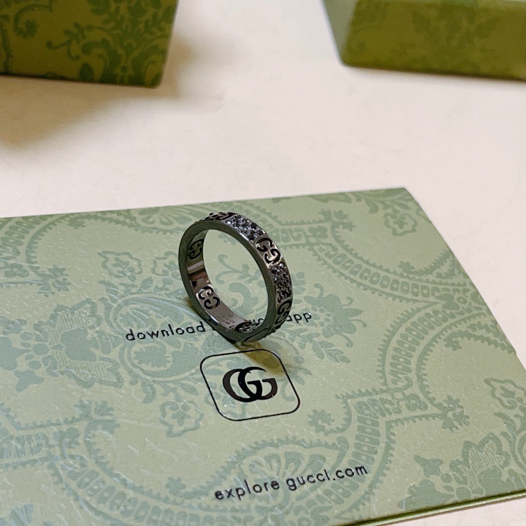 GUCCI black hollow ring