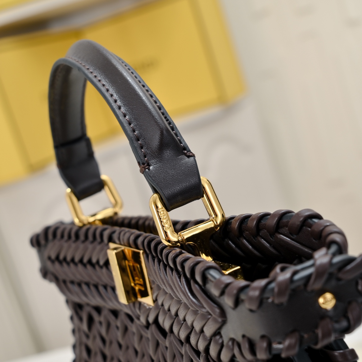 FENDI BAGUETTE Medium Handbag 3318