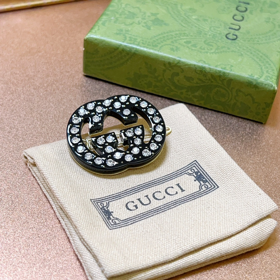 GUCCi acrylic letter hairpin