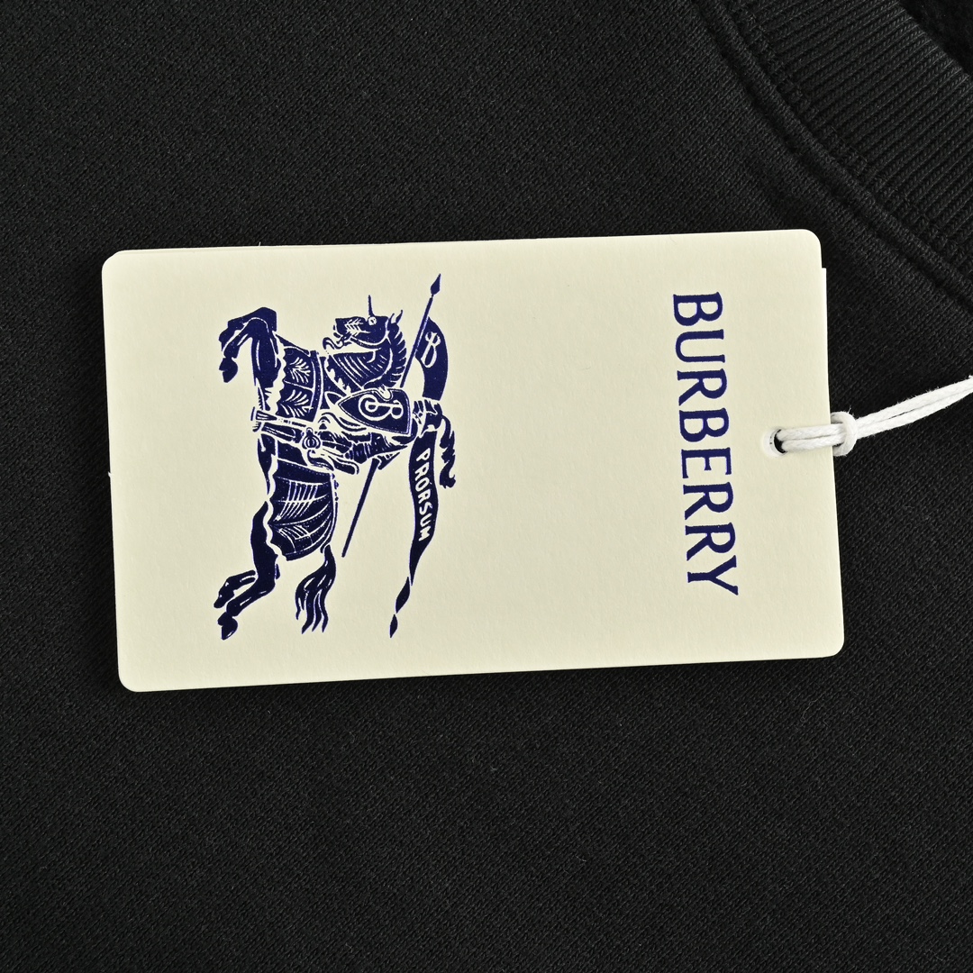 Burberry 24Fw crew neck sweatshirt with horse patch on the shoulders