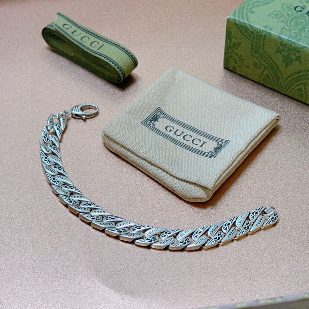 Gucci Flat Chain Lettering Vintage Bracelet