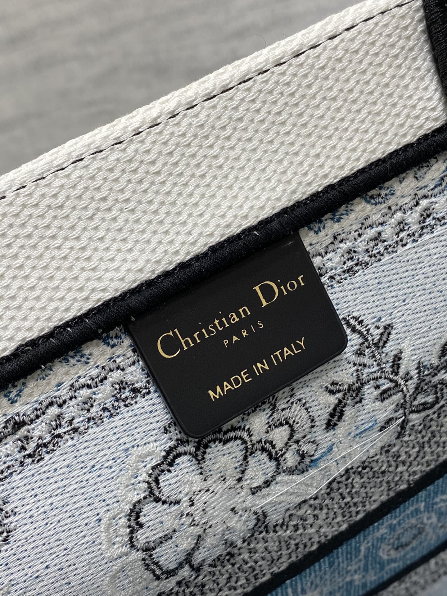 Dior embroidered tote bag medium