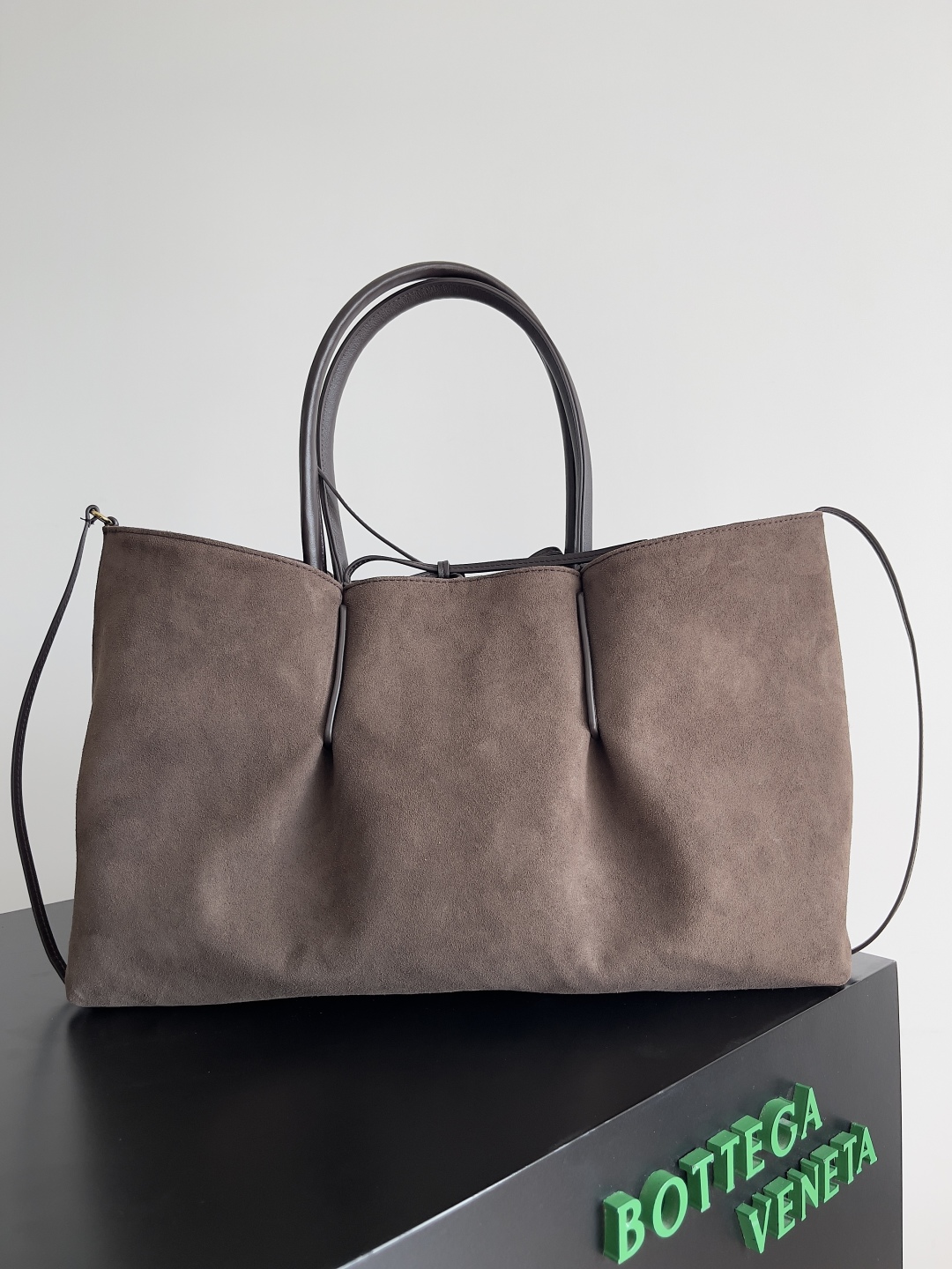 BOTTEGA VENETA 2025 PINACOTECA bag 817166