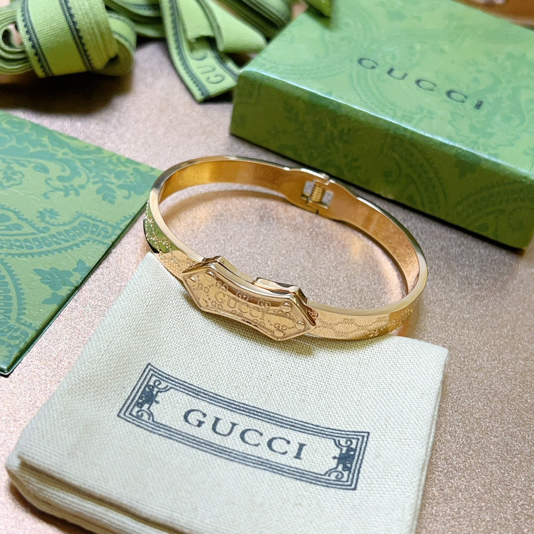 Gucci GG rose gold bracelet