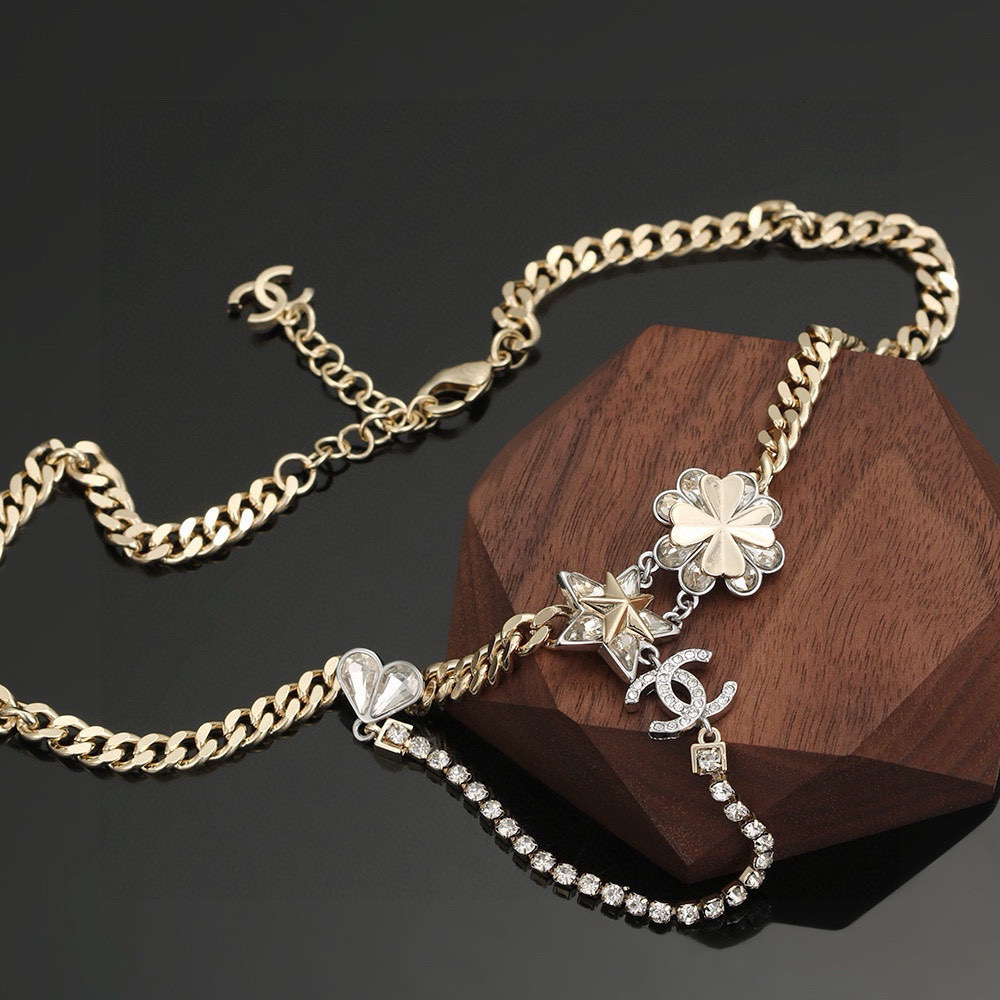 Chanel four-leaf clover star metal chain necklace