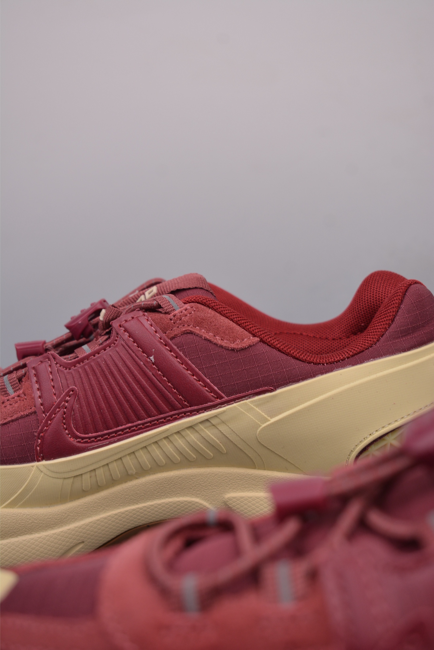 Nike Zoom Vomero 5 RoamTeam Red Gold HQ2181-700
