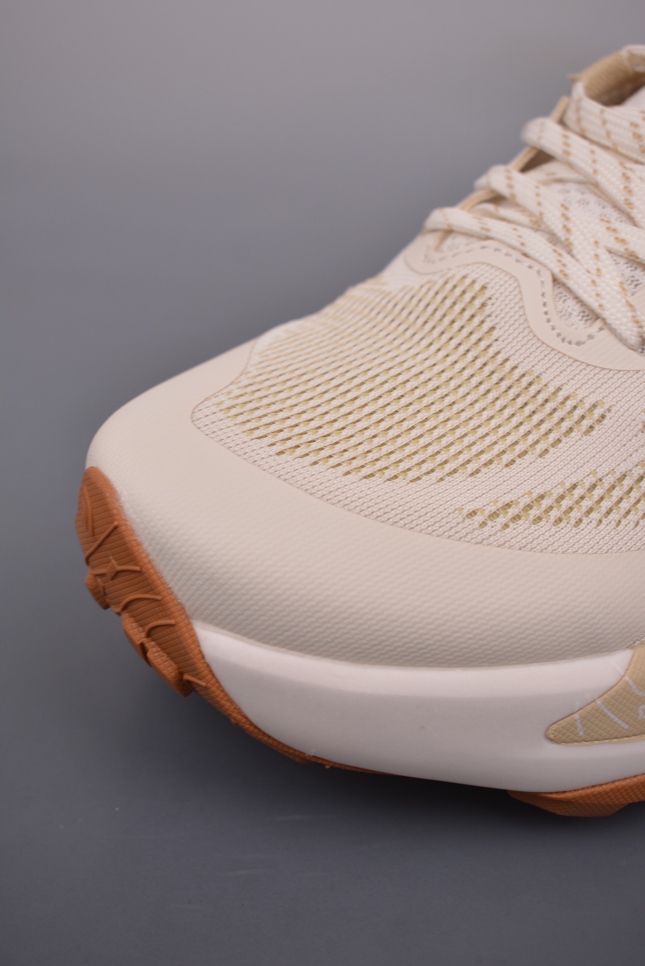 The North Face Altamesa 500 sneakers in off-white khaki NF0A83N3TOB-085