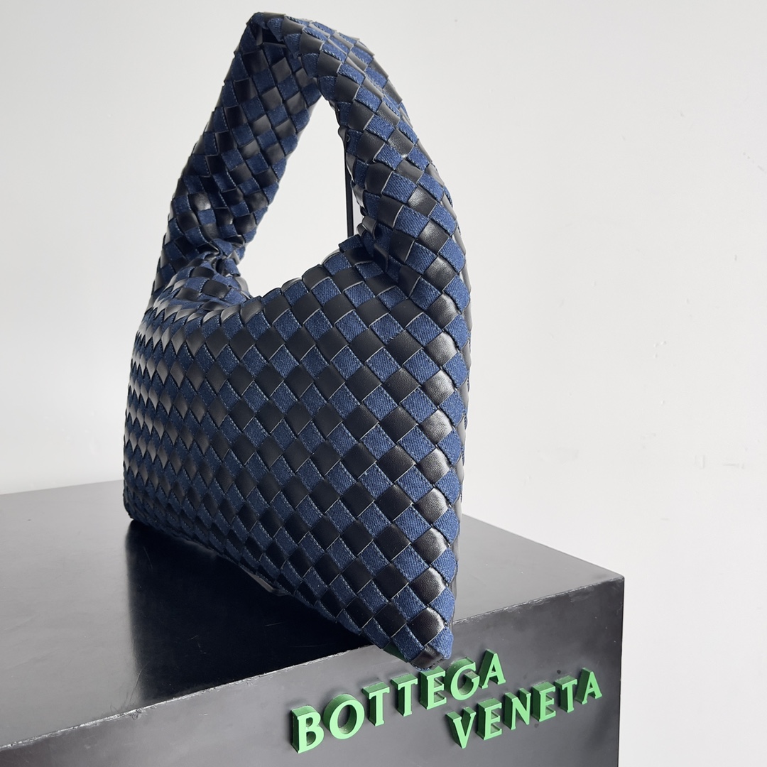 Bottega Veneta Small Hop Shoulder Bag 789028