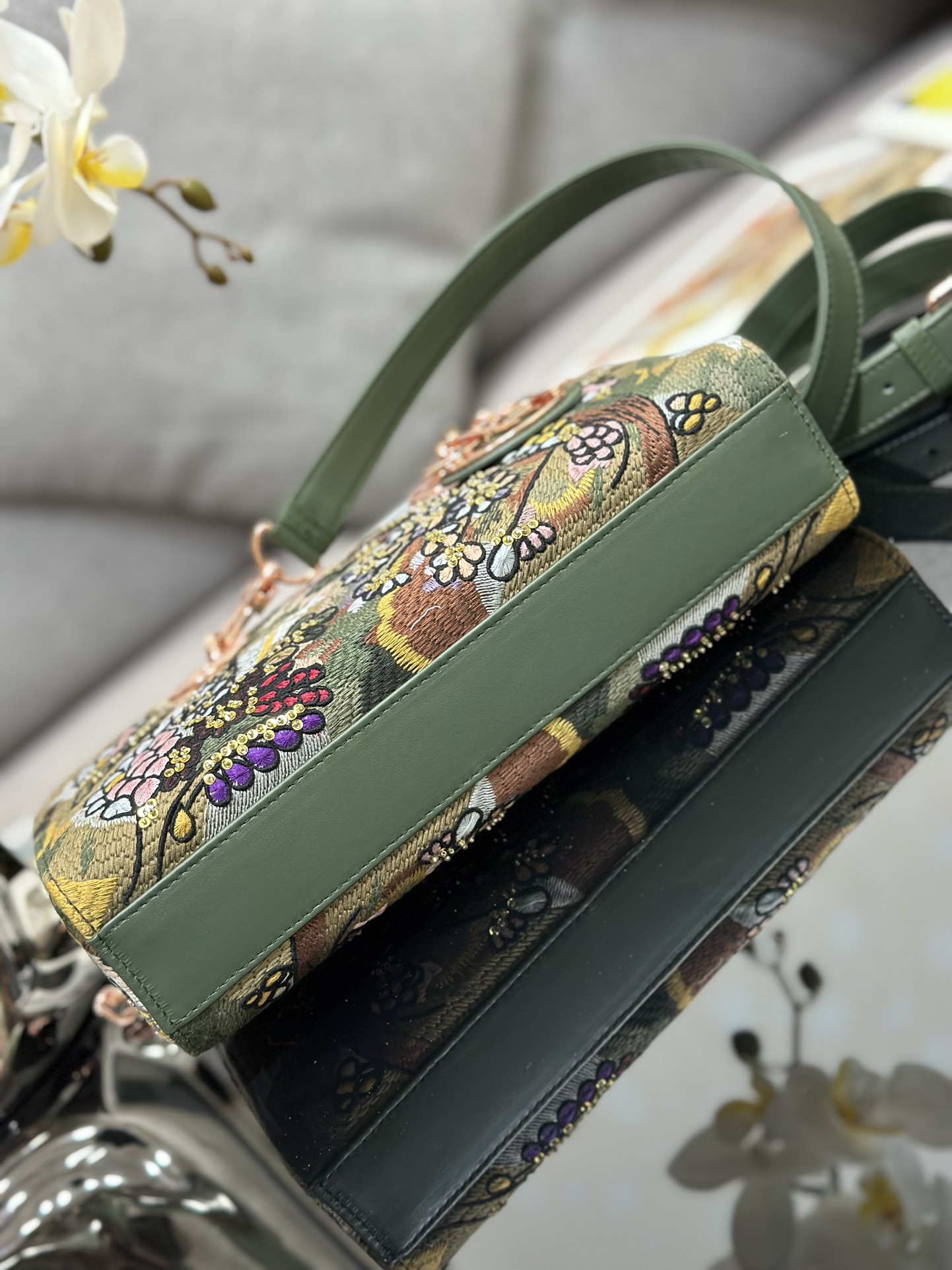 Dior Lady D-Joy horizontal embroidered flower beads Lady Diana bag M0540